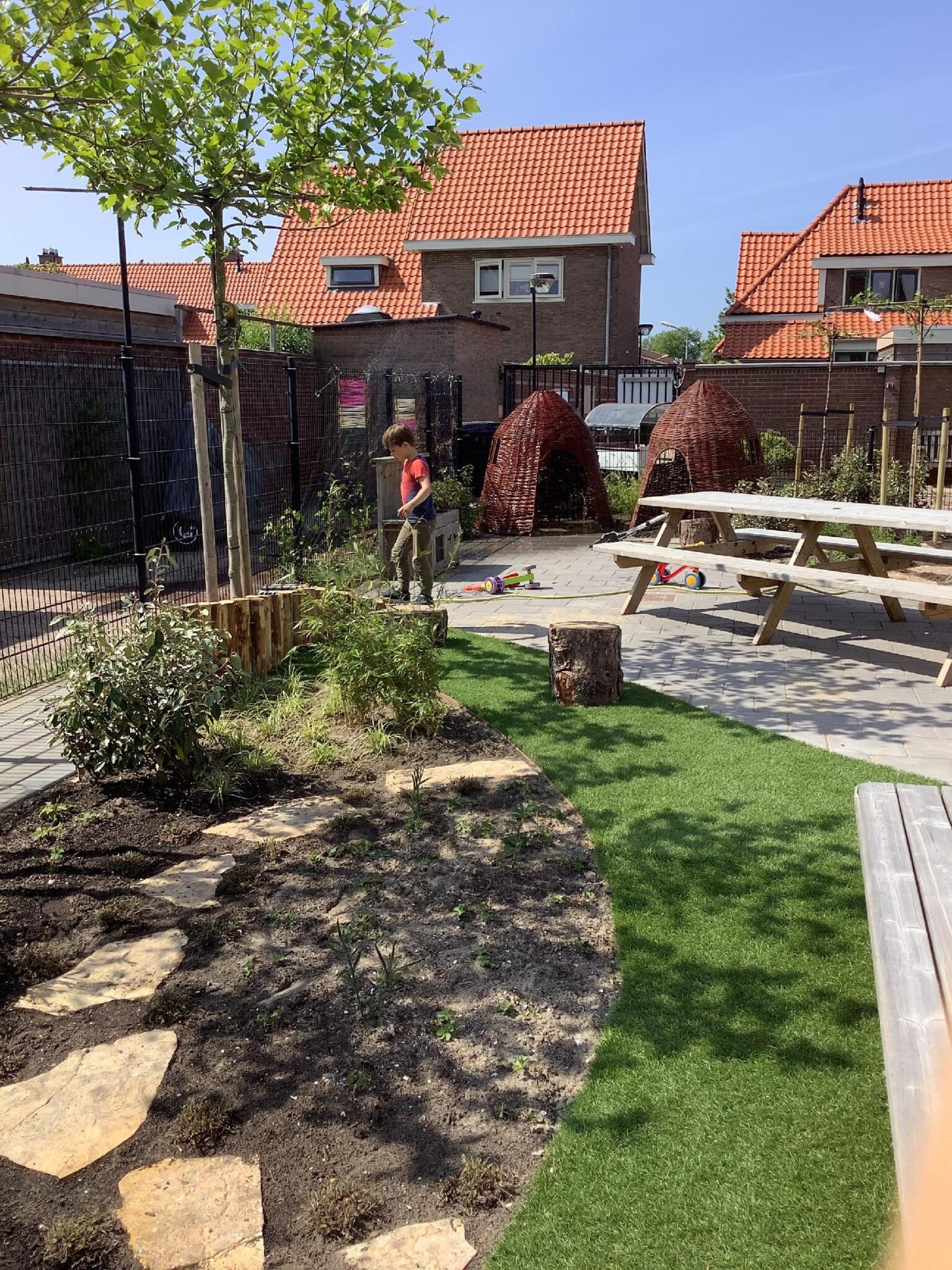 BBK Wassenaar International Childcare Playing In Garden